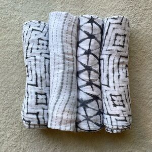 Bundle of 4 Aden + Anais Black and White Swaddle Blankets